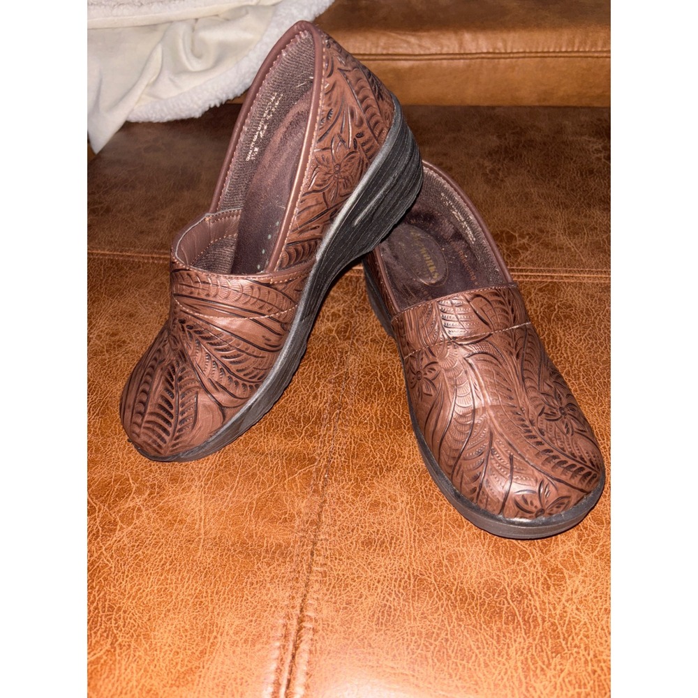 Easy Works By Easy Street Embossed Floral Slip On Clogs Women 7.5M Brown Leather